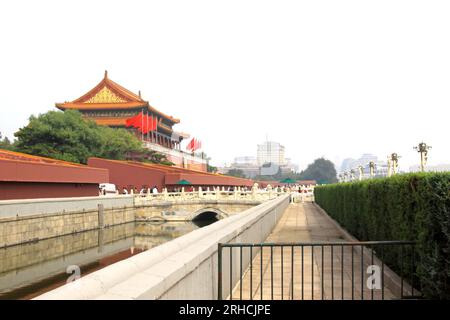 Pechino 11 settembre: Torre Tiananmen e ponte Jinshui in marmo bianco a Pechino l'11 settembre 2011. Tiananmen si trova nella capitale delle persone Foto Stock