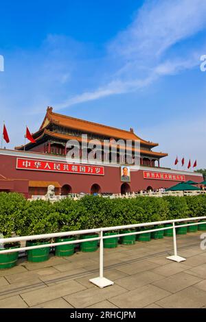 Pechino 11 settembre: Torre Tiananmen e ringhiere metalliche a Pechino l'11 settembre 2011. Tiananmen si trova nella capitale della Repubblica Popolare Foto Stock