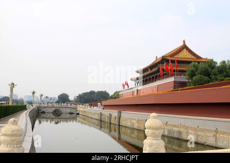 Pechino 11 settembre: Torre Tiananmen e ponte Jinshui in marmo bianco a Pechino l'11 settembre 2011. Tiananmen si trova nella capitale delle persone Foto Stock