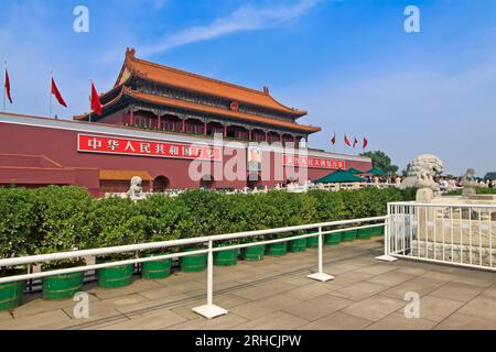 Pechino 11 settembre: Torre Tiananmen e ringhiere metalliche a Pechino l'11 settembre 2011. Tiananmen si trova nella capitale della Repubblica Popolare Foto Stock