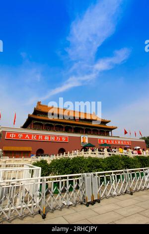 Pechino 11 settembre: Torre Tiananmen e ringhiere metalliche a Pechino l'11 settembre 2011. Tiananmen si trova nella capitale della Repubblica Popolare Foto Stock