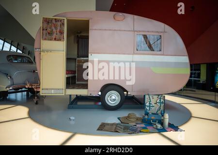 auto d'epoca e caravan in uno spettacolo Foto Stock