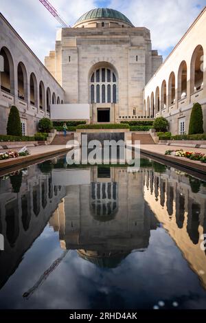 memoriale di guerra canberra in australia, con statua di soldati Foto Stock