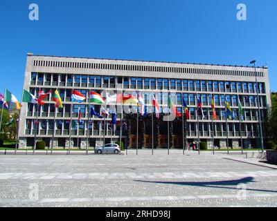 Lubiana, Slovenia - 10 maggio 2021: Assemblea nazionale della Slovenia e Piazza della Repubblica a Lubiana Foto Stock