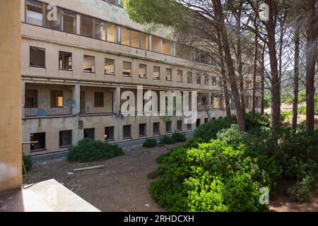 Le rovine della Casa al Mare Francesco Sartori, rifugio per le famiglie dei lavoratori delle vicine miniere di Montevecchio e Ingurtosu. Foto Stock