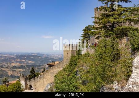 SAN MARINO, 5 LUGLIO 2022 - Mura cittadine della città di San Marino, Europa Foto Stock