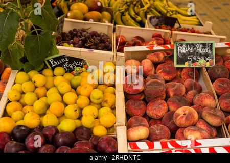 Negozio di alimentari con frutta e verdura, Sete, Herault, Occitanie, Francia Foto Stock