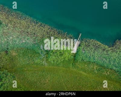 Veduta aerea del lago di Montcortès all'alba d'estate (Pallars Sobirà, Lleida, Catalogna, Spagna, Pirenei). Esempio: Vista aérea del lago de Montcortès Foto Stock