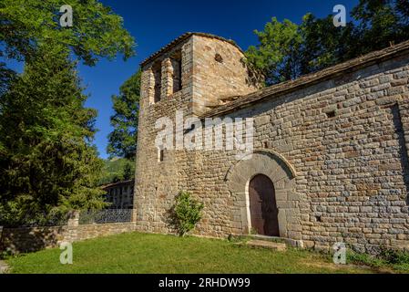 Chiesa di Sant Martí de Surroca, in stile romanico, vicino a Ogassa (Ripollès, Girona, Catalogna, Spagna, Pirenei) ESP: Iglesia de Sant Martí de Surroca Foto Stock