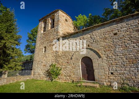 Chiesa di Sant Martí de Surroca, in stile romanico, vicino a Ogassa (Ripollès, Girona, Catalogna, Spagna, Pirenei) ESP: Iglesia de Sant Martí de Surroca Foto Stock