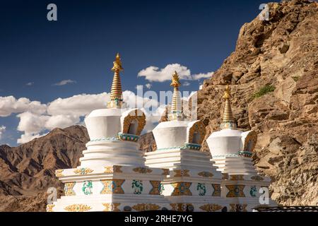 India, Ladakh, Thiksey Gompa, tre cortili che si affacciano sulla Leh Valley Foto Stock