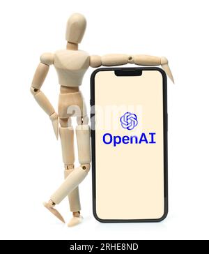 Kiev, Ucraina - 08 marzo 2023: Logo OpenAI sullo schermo del telefono con manichino di legno. OpenAI è un'organizzazione no-profit di ricerca sull'intelligenza artificiale Foto Stock