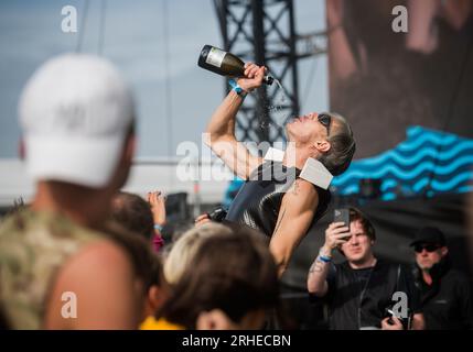 Il gruppo australiano Confidence Man si esibisce dal vivo sul palco principale del Boardmaster's 2023, Newquay, Cornovaglia Foto Stock