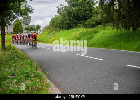 Post Nord Danmark Rund visita Gjern e le Lake Highlands durante il tour del 2023 Foto Stock