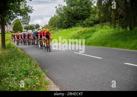 Post Nord Danmark Rund visita Gjern e le Lake Highlands durante il tour del 2023 Foto Stock