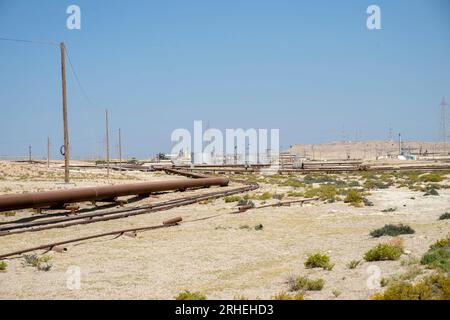 Tubo dell'olio nel deserto del Bahrein Foto Stock