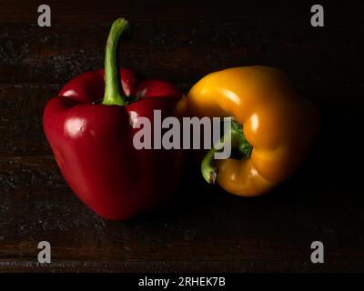 Due peperoni Foto Stock