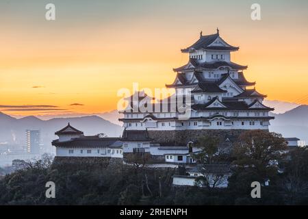 Castello di Himeji all'alba, Himeji, Prefettura di Hyōgo, Giappone Foto Stock