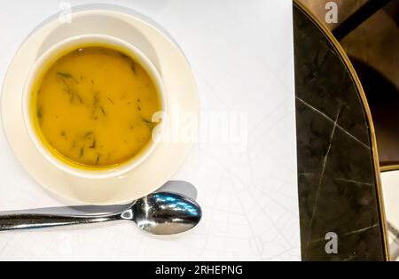 Zuppa di lenticchie. Ristorante Crossroads Bahrain Foto Stock