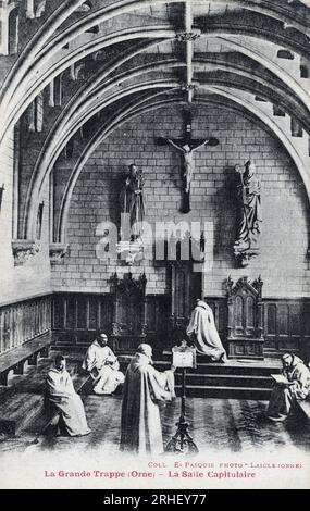 Normandie, Orne (61), Soligny la Trappe (Soligny-la-Trappe) : vue de la salle capitulaire a l'Abbaye Notre Dame de la Trappe (la grande Trappe) - carte postale fin 19eme-20eme siecle Foto Stock