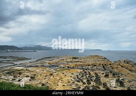 Il paesaggio della roccia costiera all'Heping Island Park nella città di Keelung, Taiwan Foto Stock