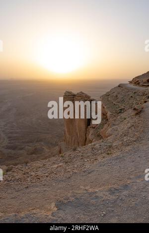 Formazione rocciosa nel deserto, chiamata Edge of the World Foto Stock