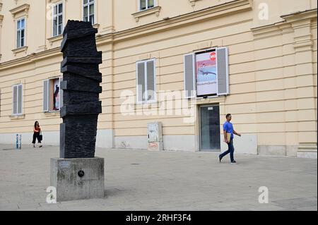 Vienna, Austria. 16 agosto 2023. Monumento a Marcus Omofuma a Piazza dei diritti umani a Vienna Foto Stock