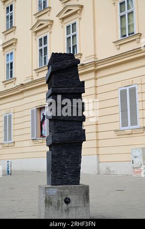 Vienna, Austria. 16 agosto 2023. Monumento a Marcus Omofuma a Piazza dei diritti umani a Vienna Foto Stock