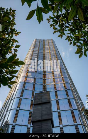 Londra, Regno Unito: One Blackfriars, uno sviluppo ad uso misto al n. 1 di Blackfriars Road nella zona di Bankside di Southwark a Londra. Elevazione sud. Foto Stock