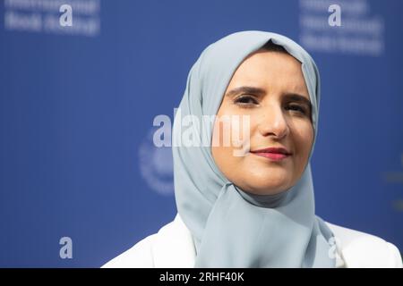 Edimburgo. Scozia, Regno Unito. 16 agosto 2023. Photocall: Jokha Alharthi Omani writer, vincitore del Man Booker International Prize nel 2019, appare all'Edinburgh International Book Festival all'Edinburgh College of Art crediti: Pako Mera/Alamy Live News Foto Stock
