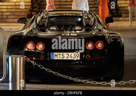 Vista posteriore di una Bugatti Veyron in un parcheggio sul Principato di Monaco Foto Stock