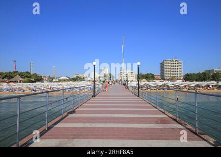 Sunny Beach, Bulgaria - 23 agosto 2019: Molo vicino al Sunny Beach Resort in Bulgaria Foto Stock