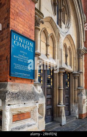 La Union Chapel Islington Londra. Costruito nel 1874-77 funziona come una chiesa funzionante, luogo di intrattenimento dal vivo e centro di beneficenza drop-in per i senzatetto. Foto Stock