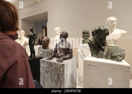 All'interno della National Portrait Gallery, recentemente rinnovata e riaperta, a Londra, Regno Unito Foto Stock