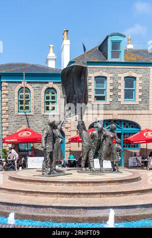 Liberation Monument e Liberty Wharf, Liberation Square, St Helier, Jersey, Channel Islands Foto Stock