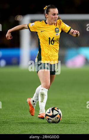 Sydney, Australia, 16 agosto 2023. Hayley Raso dell'Australia corre con la palla durante la semifinale di calcio della Coppa del mondo femminile tra l'Australia Matildas e l'Inghilterra allo Stadium Australia il 16 agosto 2023 a Sydney, in Australia. Credito: Damian Briggs/Speed Media/Alamy Live News Foto Stock