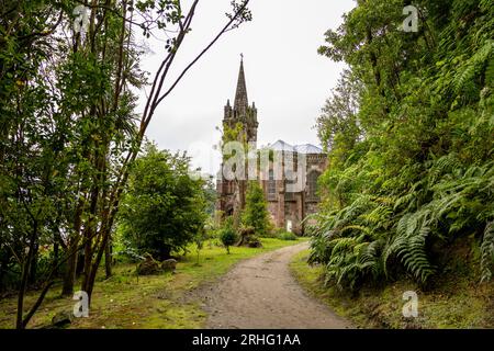 Sentiero per la cappella Nossa Senhora das Vitorias sul lago Furnas. Azzorre, isola di Sao Miguel. Foto Stock