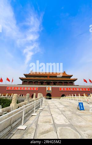 Pechino 11 settembre: Torre Tiananmen e ponte Jinshui in marmo bianco a Pechino l'11 settembre 2011. Tiananmen si trova nella capitale delle persone Foto Stock