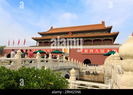 Pechino 11 settembre: Torre Tiananmen e ponte Jinshui in marmo bianco a Pechino l'11 settembre 2011. Tiananmen si trova nella capitale delle persone Foto Stock