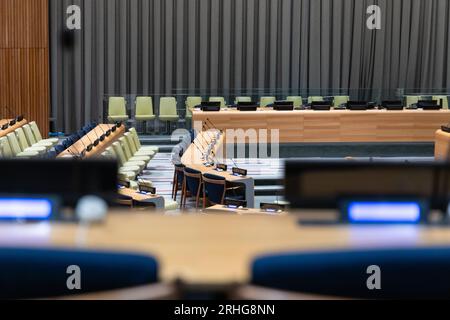 La camera del Consiglio di amministrazione delle Nazioni Unite, vuota, nell'edificio delle Nazioni Unite a New York, USA, 2023. Foto Stock