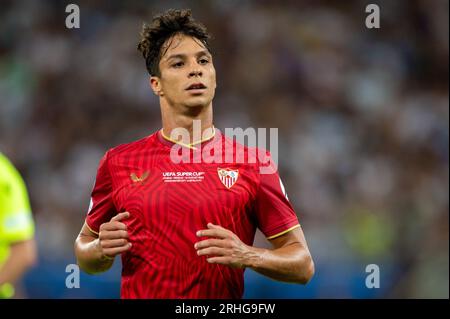 Pireo, Grecia. 17 agosto 2023. Oliver Torres di Siviglia durante la finale di Supercoppa UEFA 2023 tra Manchester City e Sevilla FC allo Stadio Georgios Karaiskakis nel Pireo, Grecia, il 16 agosto 2023 (foto di Andrew SURMA/ Credit: SIPA USA/Alamy Live News Foto Stock