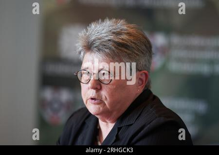 Coblenza, Germania. 16 agosto 2023. Kornelia Annette Lehnigk-Emden, presidente dell'Ufficio federale delle apparecchiature, delle tecnologie dell'informazione e del supporto in servizio della Bundeswehr (BAAINBw) a Coblenza, parla durante un appuntamento a Coblenza. Crediti: Thomas Frey/dpa/Alamy Live News Foto Stock