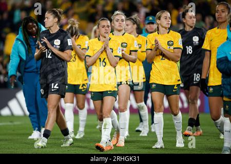 Sydney, Australia. 16 agosto 2023. I giocatori australiani ringraziano la folla dopo la semifinale della Coppa del mondo femminile FIFA Australia e nuova Zelanda 2023 tenutasi allo Stadium Australia il 16 agosto 2023 a Sydney, Australia credito: IOIO IMAGES/Alamy Live News Foto Stock