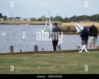 Sheerness, Kent, Regno Unito. 17 agosto 2023. Meteo del Regno Unito: Una mattinata al lago Barton's Point a Sheerness, Kent, per gli appassionati di motoscafi, con incantesimi soleggiati. Crediti: James Bell/Alamy Live News Foto Stock