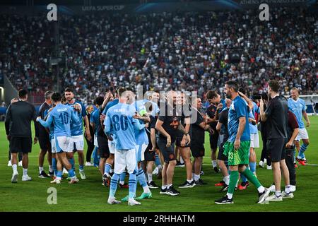 Pireo, Grecia. 16 agosto 2023: La squadra del Manchester City festeggia la vittoria durante la partita di Supercoppa UEFA 2023 tra Manchester City FC e Sevilla FC allo Stadio Georgios Karaiskakis nel Pireo, in Grecia. 16 agosto 2023. (Foto di Nikola Krstic/Alamy) Foto Stock