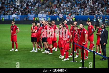 Pireo, Grecia. 16 agosto 2023: I giocatori del Sevilla Look vengono espulsi dopo la sconfitta durante la partita di Supercoppa UEFA 2023 tra Manchester City FC e Sevilla FC al Georgios Karaiskakis Stadium nel Pireo, in Grecia. 16 agosto 2023. (Foto di Nikola Krstic/Alamy) Foto Stock