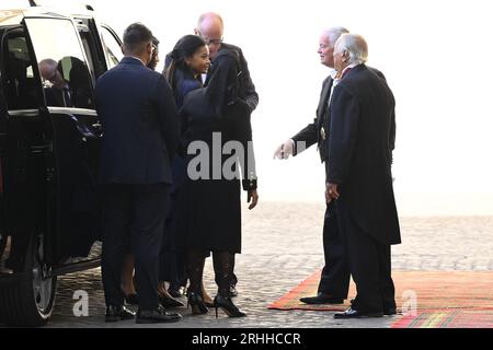 Roma, Italia. 17 agosto 2023. La famiglia di Andry Rajoelina, presidente del Madagascar, il 17 agosto 2023 presso il cortile di San Damaso, città del Vaticano, Roma, Italia. Credito: Live Media Publishing Group/Alamy Live News Foto Stock