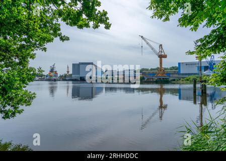 Werft o Ship yrads Nobiskrug GmbH, specializzata in yacht, Kiel Canal, Rendsburg, Schleswig-Holstein, Germania, Europa centrale Foto Stock