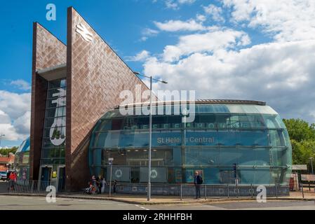 Stazione ferroviaria centrale di St Helens, nota anche come stazione di Shaw Street. Foto Stock