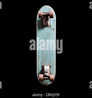 foto in studio di still life di un vecchio e unico skateboard in legno d'epoca con ruote in argilla e vernice blu Foto Stock